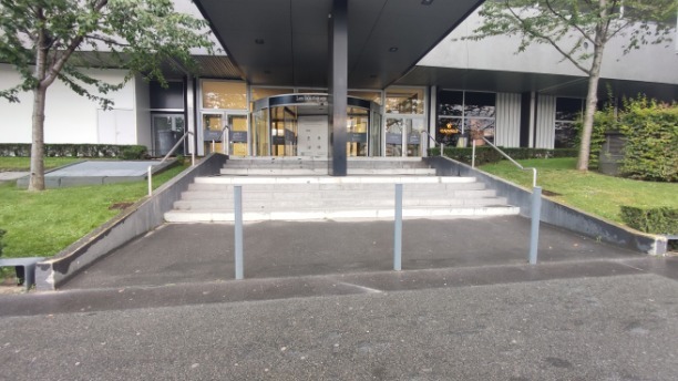 image of Palais Maillot - série de marches, spot of Glisse Urb